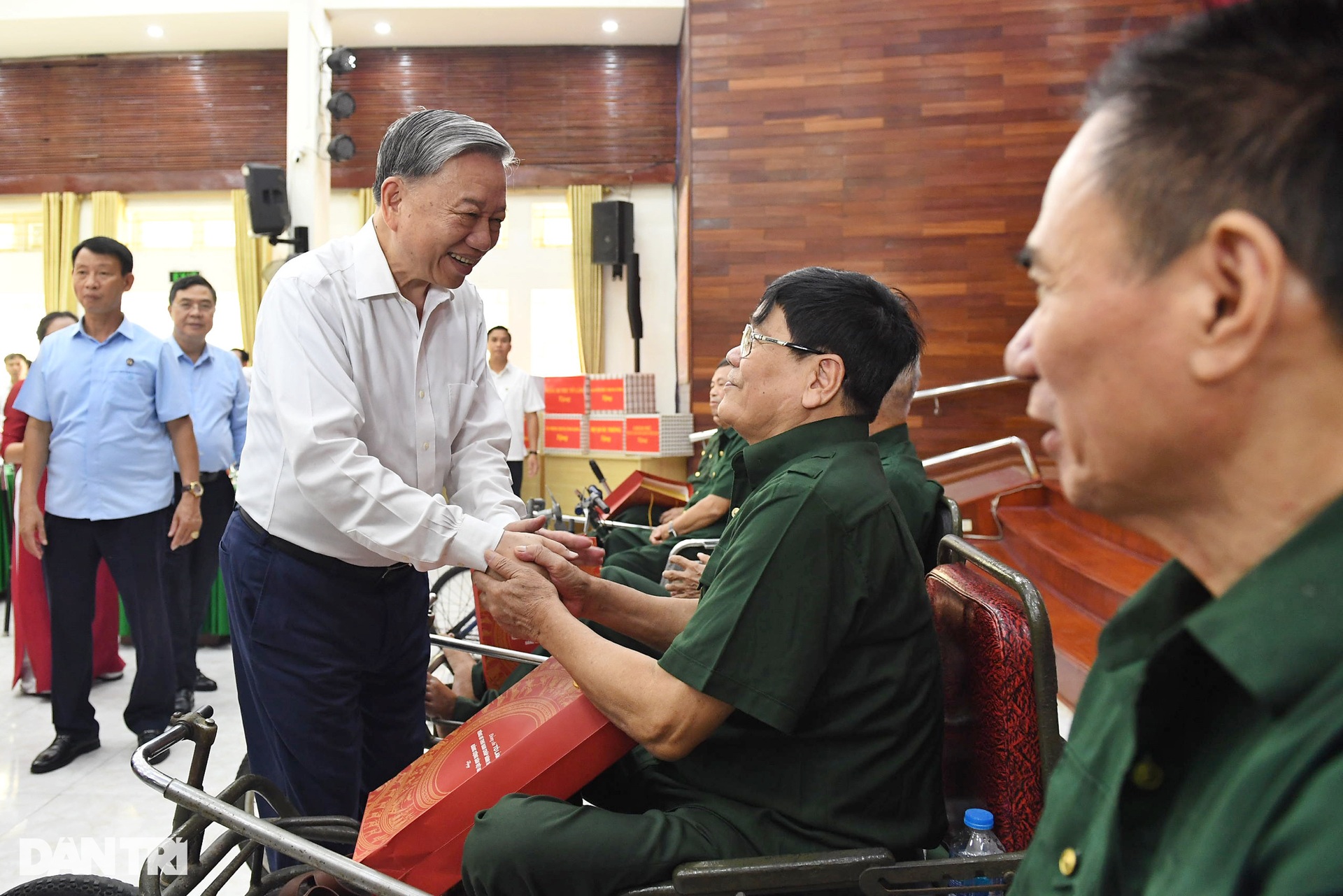 Tổng Bí thư: Chăm lo, đền đáp người có công là mệnh lệnh từ trái tim! - 9 Tổng Bí thư: Chăm lo, đền đáp người có công là mệnh lệnh từ trái tim! - 9