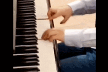 Clip cậu bé 5 tuổi trình diễn piano cực đỉnh khiến dân mạng kinh ngạc
