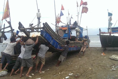 Bão số 2 đang hướng vào Thanh Hóa - Hà Tĩnh, xuất hiện gió giật cấp 11-12