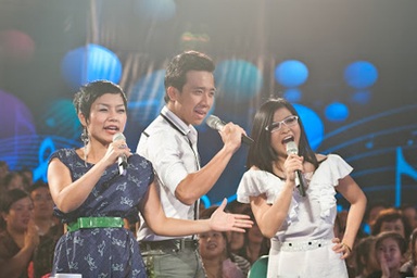 Trấn Thành trổ tài “ngoại ngữ” trong show mở màn Đồ Rê Mí 2012