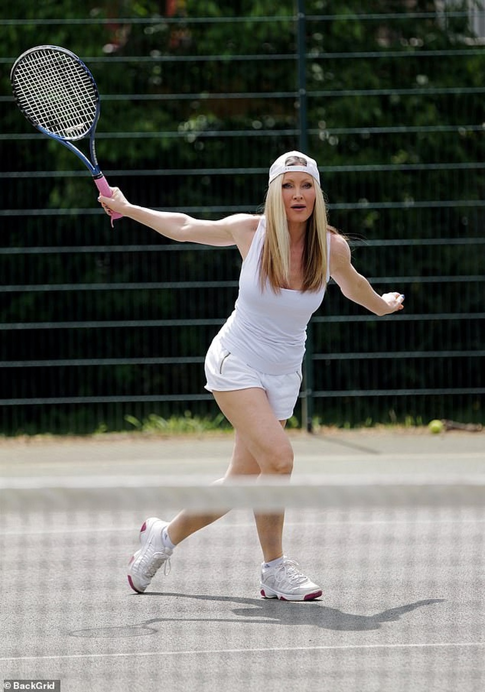 Người mẫu U50 trẻ trung trên sân tennis - 7 Người mẫu U50 trẻ trung trên sân tennis - 7