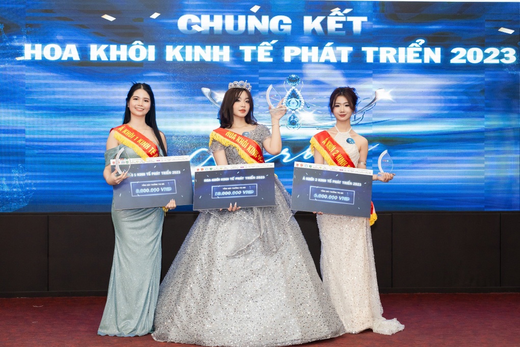 Hoa khôi sinh viên Kinh tế phát triển là Tiktoker 700.000 lượt theo dõi - 1 Hoa khôi sinh viên Kinh tế phát triển là Tiktoker 700.000 lượt theo dõi - 1