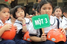 Để trẻ vào lớp 1 không bị phân biệt là công dân KT3