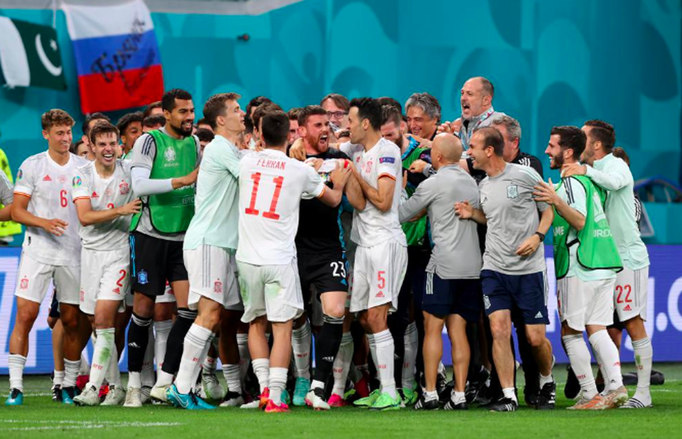 Nước mắt tuyển Thụy Sỹ sau loạt luân lưu kỳ lạ với Tây Ban Nha - 12 Nước mắt tuyển Thụy Sỹ sau loạt luân lưu kỳ lạ với Tây Ban Nha - 12