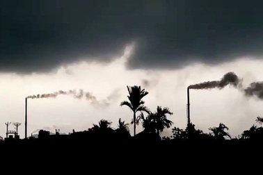 Nhà máy sản xuất muối “tra tấn” hàng trăm hộ dân