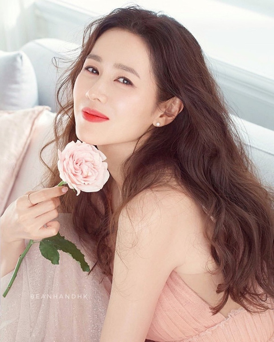 Quốc bảo nhan sắc như Son Ye Jin cũng lộ nếp nhăn nơi đuôi mắt - 7 Quốc bảo nhan sắc như Son Ye Jin cũng lộ nếp nhăn nơi đuôi mắt - 7