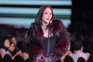 Hoa hậu Mai Phương "lột xác" trở thành ca sĩ, diễn vũ đạo bốc lửa - 7