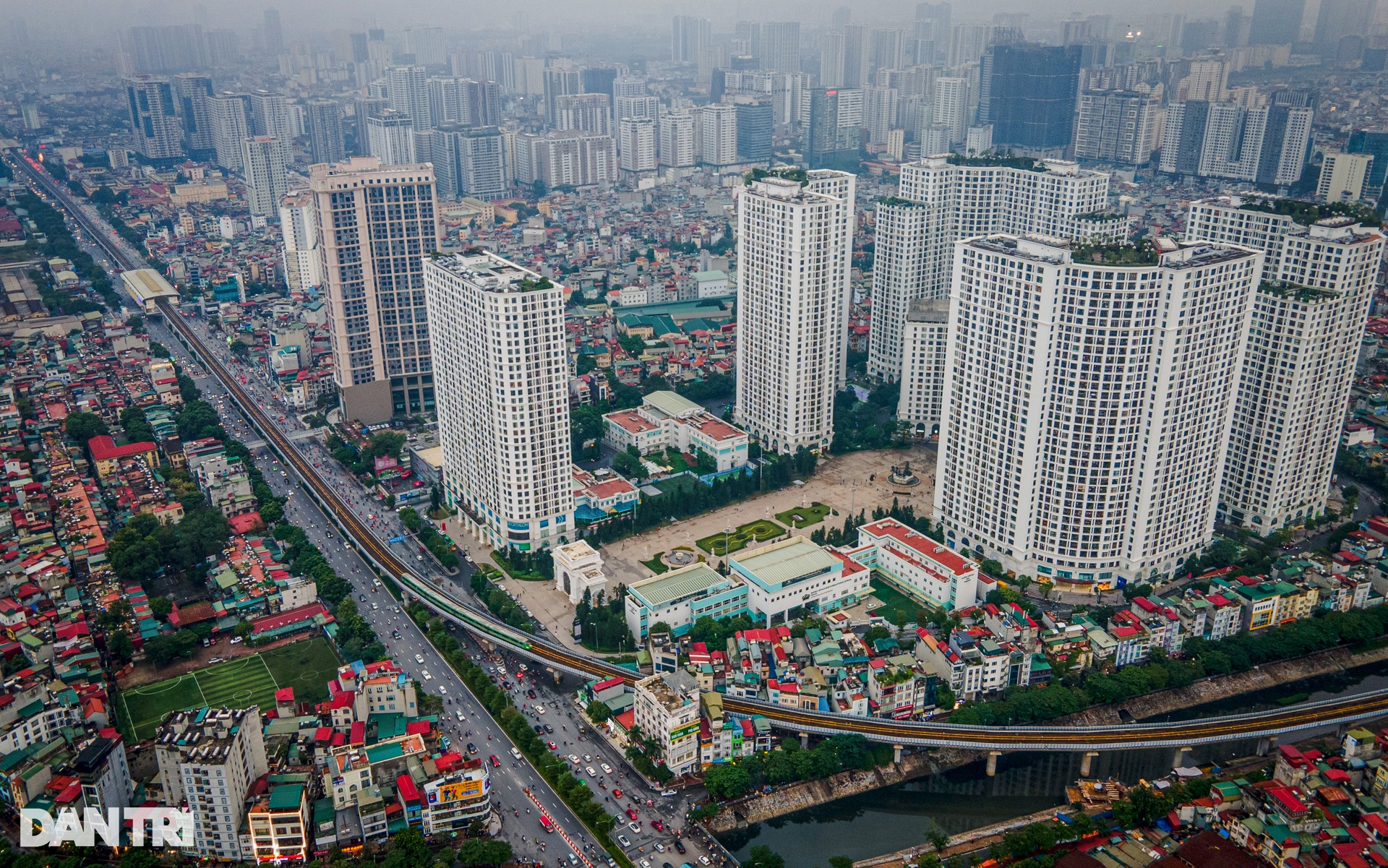 Hà Nội trùng điệp cao ốc sau 15 năm mở rộng địa giới hành chính - 9 Hà Nội trùng điệp cao ốc sau 15 năm mở rộng địa giới hành chính - 9