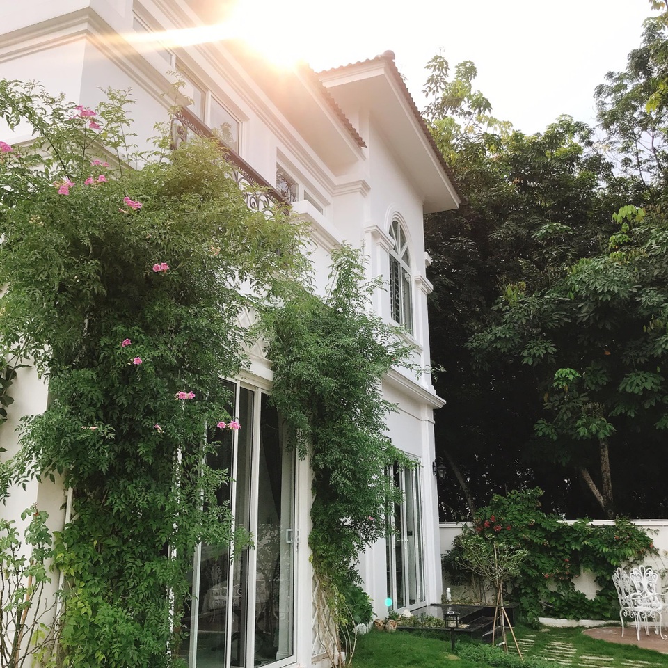 Biệt thự nhà vườn ngập tràn các loại hoa của gia đình ở Bình Dương - 1 Biệt thự nhà vườn ngập tràn các loại hoa của gia đình ở Bình Dương - 1