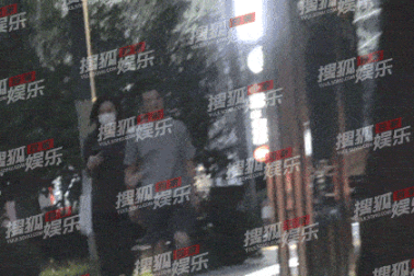 "Quách Tĩnh" Lý Á Bằng rạng rỡ bên tình nhân kém 19 tuổi