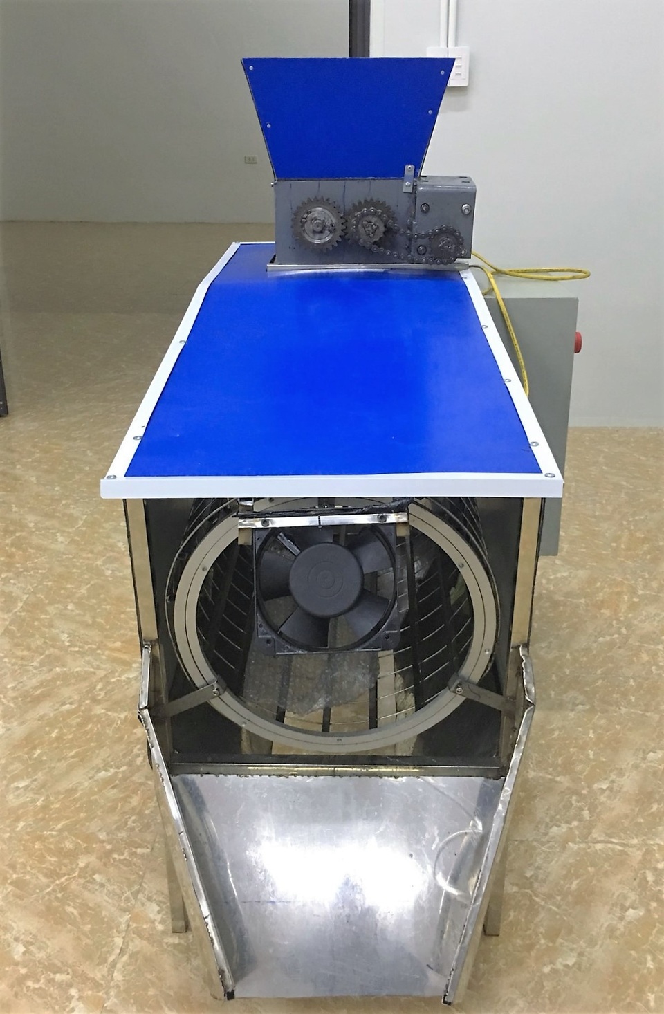Máy phân loại rác của thầy trò trường nghề đạt giải ý tưởng khởi nghiệp - 3 Máy phân loại rác của thầy trò trường nghề đạt giải ý tưởng khởi nghiệp - 3