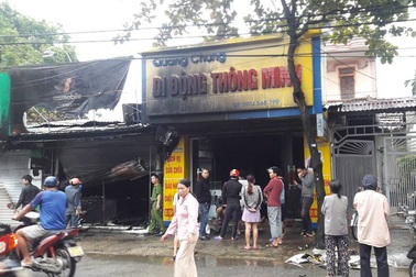 Cháy lớn trong đêm thiêu rụi 5 ki-ốt