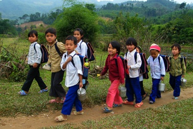 Đến trường cùng cặp lồng cơm 