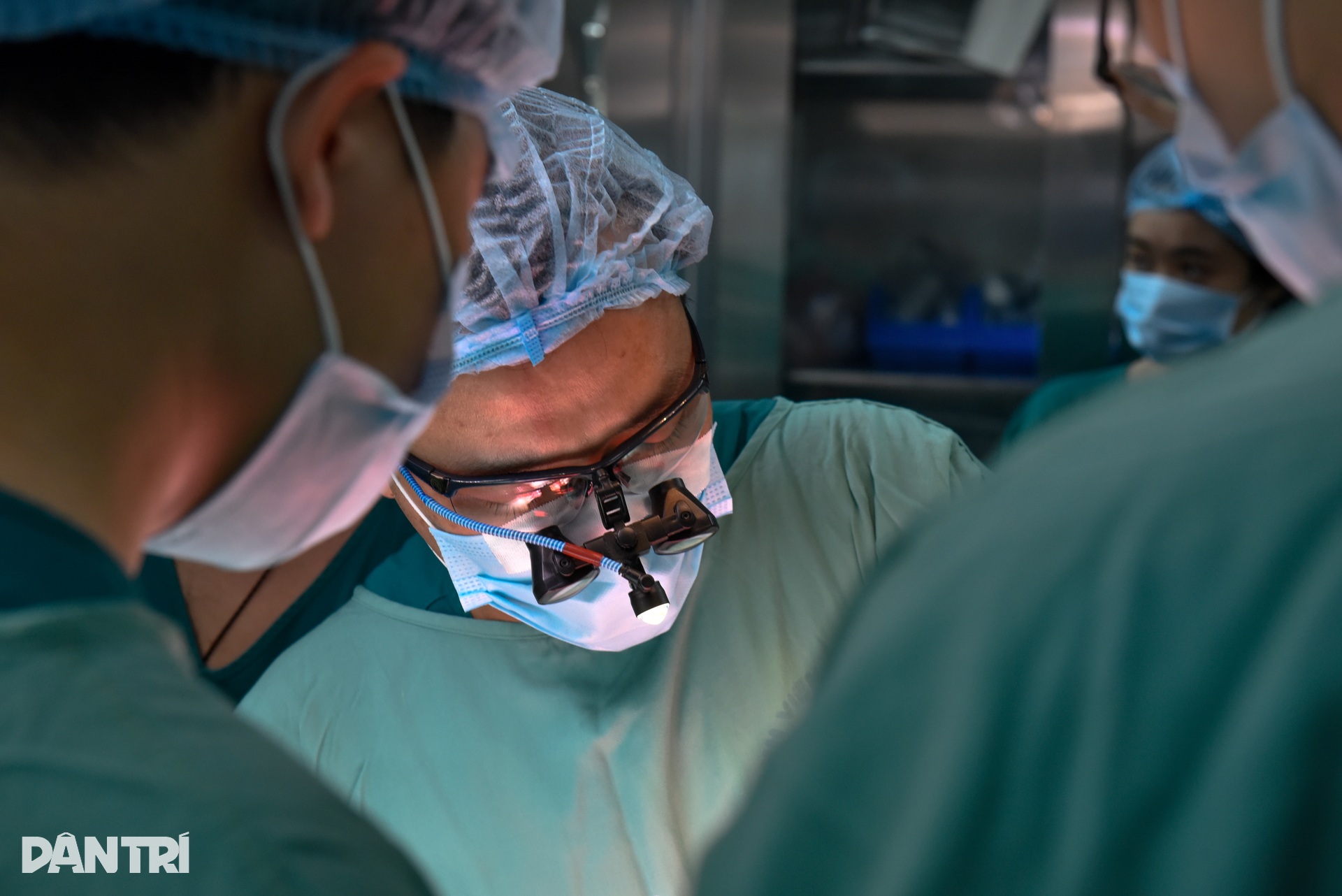 10 tiếng cân não để người đàn ông tái sinh 4 cuộc đời - 9 10 tiếng cân não để người đàn ông tái sinh 4 cuộc đời - 9