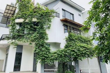 Biệt thự đẹp như trời Âu, bên trong toàn gỗ cao cấp của gia đình ở Hà Nội