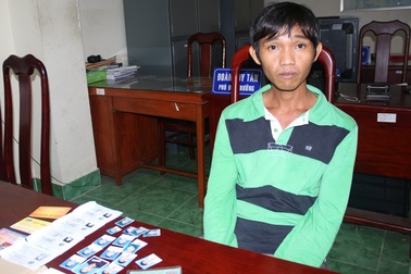 Sử dụng giấy chứng minh nhân dân giả trốn truy nã