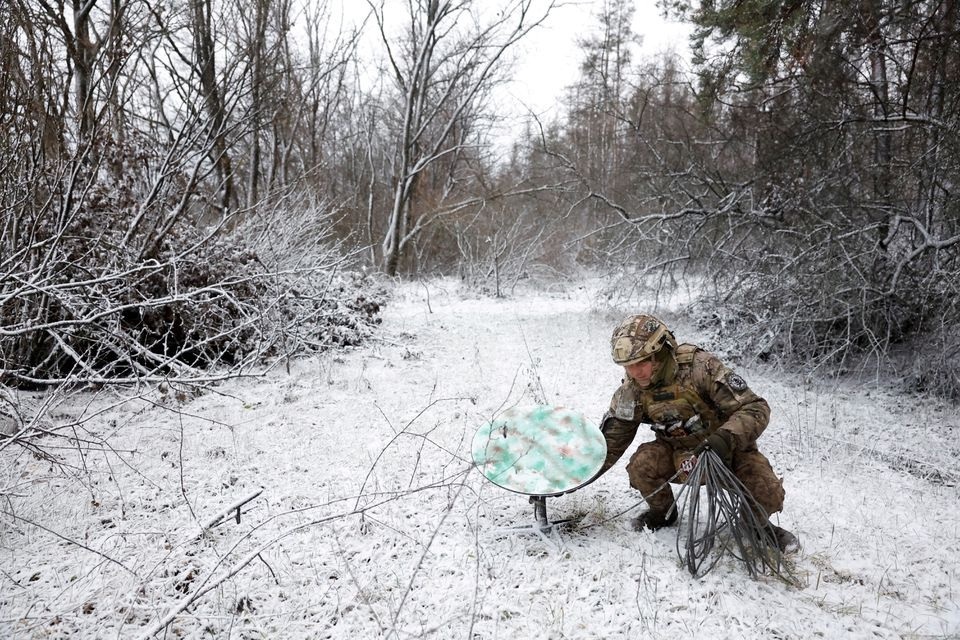 Vũ khí không thuốc súng giúp Ukraine đối phó Nga trong 19 tháng chiến sự - 3