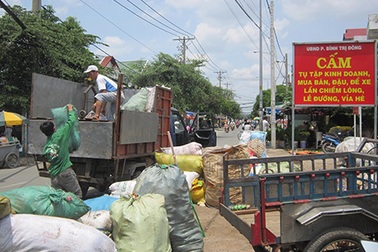 Kênh thối bốc mùi, hàng trăm hộ dân lãnh đủ