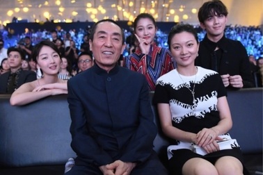 "Bà xã" kém 31 tuổi của đạo diễn Trương Nghệ Mưu