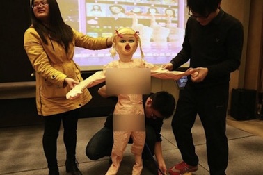 Vô tiền khoáng hậu: Thưởng Tết bằng búp bê tình dục