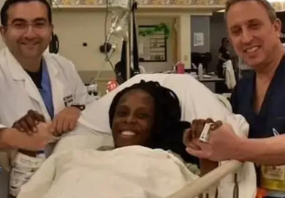 Tưởng mang thai 7, sản phụ 25 tuổi sinh tới… 9 con một lúc - 1