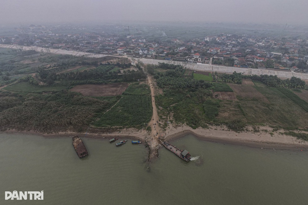 Một xã ở Hà Nội có hơn 400 học sinh vẫn phải vượt sông mỗi ngày đi học