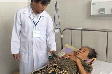 Phẫu thuật thành công cho bệnh nhân có u nặng 3kg đẩy lệch dạ dày