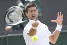 Wimbledon: Djokovic “bắt nạt” đàn em Pavlasek
