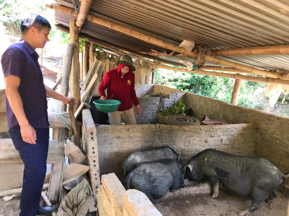 Tiểu đội dân quân thường trực nơi biên giới giúp dân phát triển kinh tế - 2 Tiểu đội dân quân thường trực nơi biên giới giúp dân phát triển kinh tế - 2