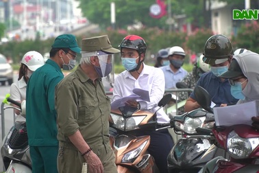 Hà Nội: Siết chặt kiểm tra giấy đi đường kèm theo lịch trực, lịch công tác