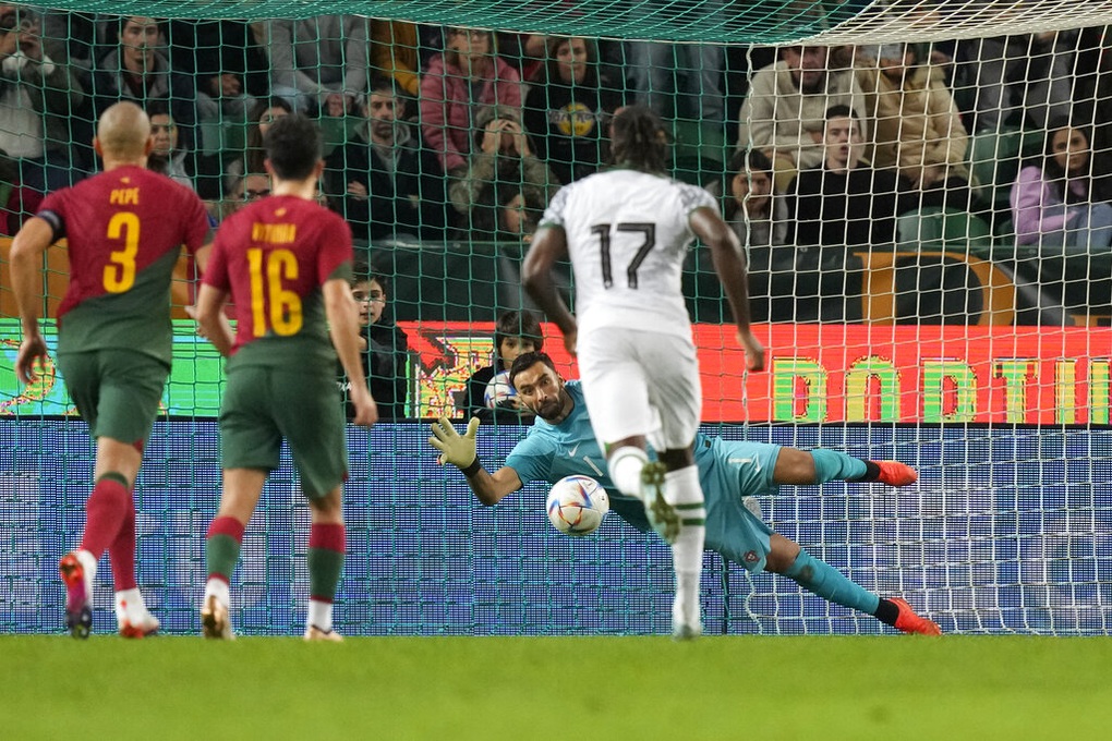 Bruno Fernandes rực sáng, Bồ Đào Nha thắng đậm Nigeria - 2 Bruno Fernandes rực sáng, Bồ Đào Nha thắng đậm Nigeria - 2