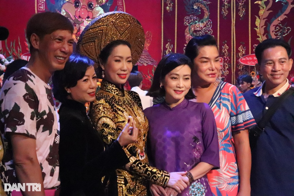 Trịnh Kim Chi mất ngủ nhiều đêm vì lo toan cho lễ cúng Tổ sân khấu - 7 Trịnh Kim Chi mất ngủ nhiều đêm vì lo toan cho lễ cúng Tổ sân khấu - 7