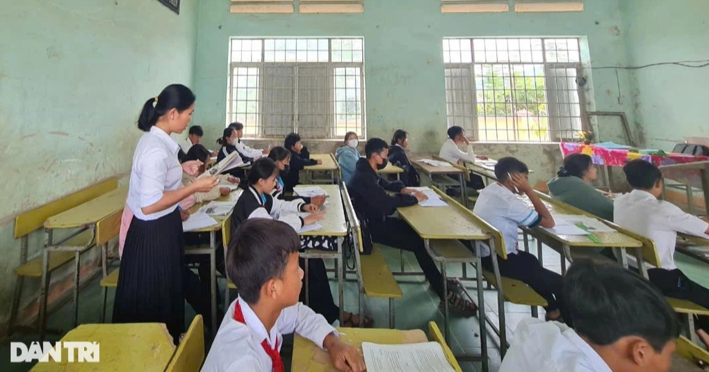 34 giáo viên hợp đồng lâu năm tại Buôn Ma Thuột sẽ được tuyển dụng đặc cách - 1 34 giáo viên hợp đồng lâu năm tại Buôn Ma Thuột sẽ được tuyển dụng đặc cách - 1