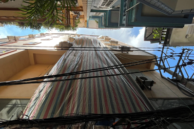 Nhà trọ sinh viên cấp tập tháo bỏ "chuồng cọp", cấm sạc xe điện sau 22h