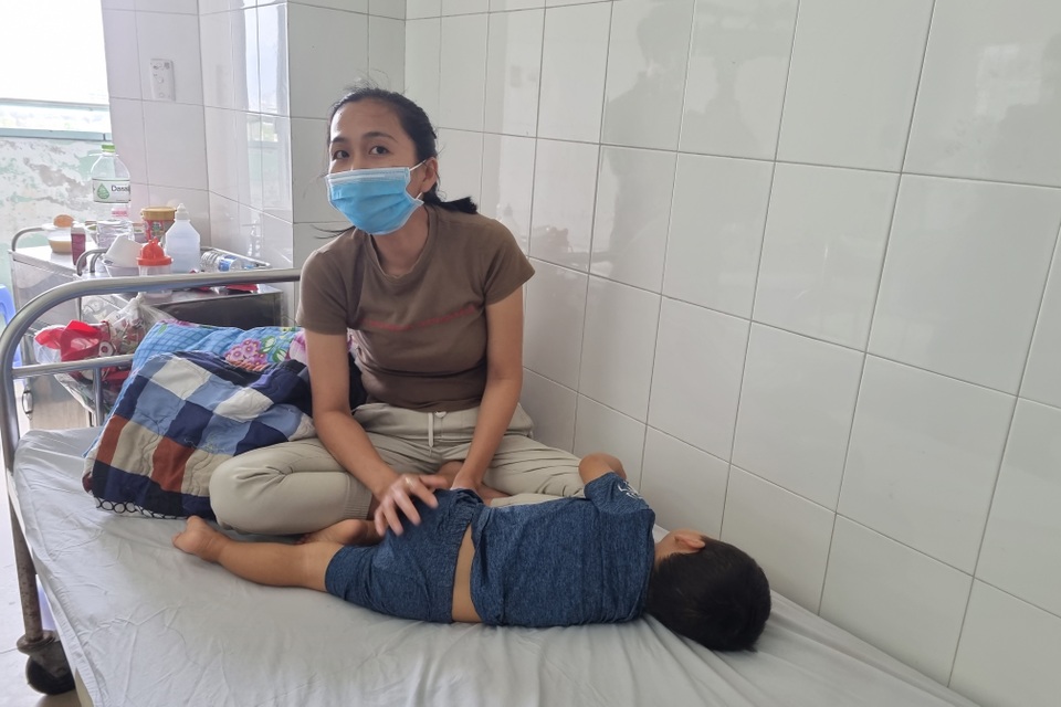 Trẻ mắc bệnh tay chân miệng ở Đà Nẵng tăng cao - 2 Trẻ mắc bệnh tay chân miệng ở Đà Nẵng tăng cao - 2