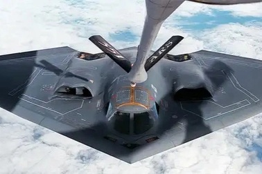Hành trình bay nghẹt thở của phi công Mỹ lái "Bóng ma bầu trời" B-2