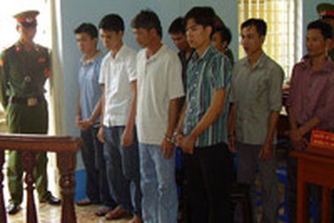 Gần 80 năm tù cho 8 kẻ trộm hổ