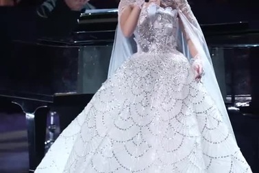 Phương Mỹ Chi hát "Lạc trôi" tại chung kết Sing!Asia