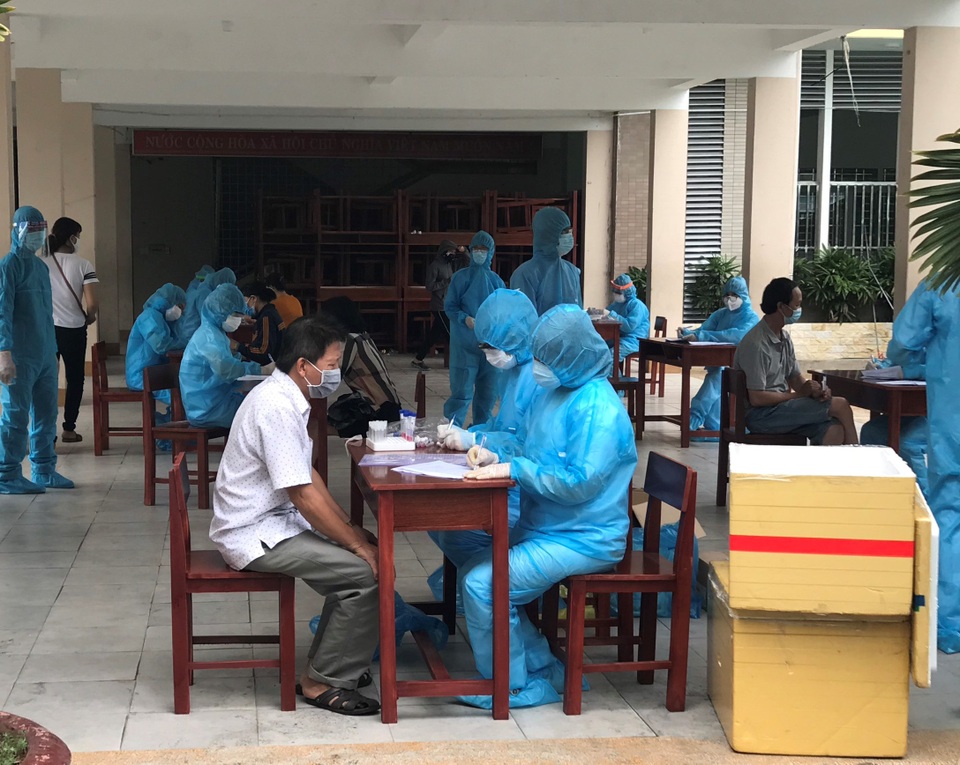Đà Nẵng thành lập bệnh viện dã chiến, mở rộng xét nghiệm Covid-19 cộng đồng - 4 Đà Nẵng thành lập bệnh viện dã chiến, mở rộng xét nghiệm Covid-19 cộng đồng - 4