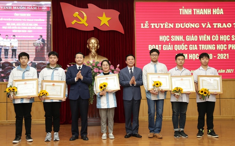 Thanh Hóa: Gần 600 triệu đồng khen thưởng giáo viên, học sinh giỏi quốc gia - 2