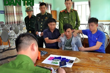 Bắt người đàn ông nước ngoài mang ma túy đá vào Việt Nam tiêu thụ