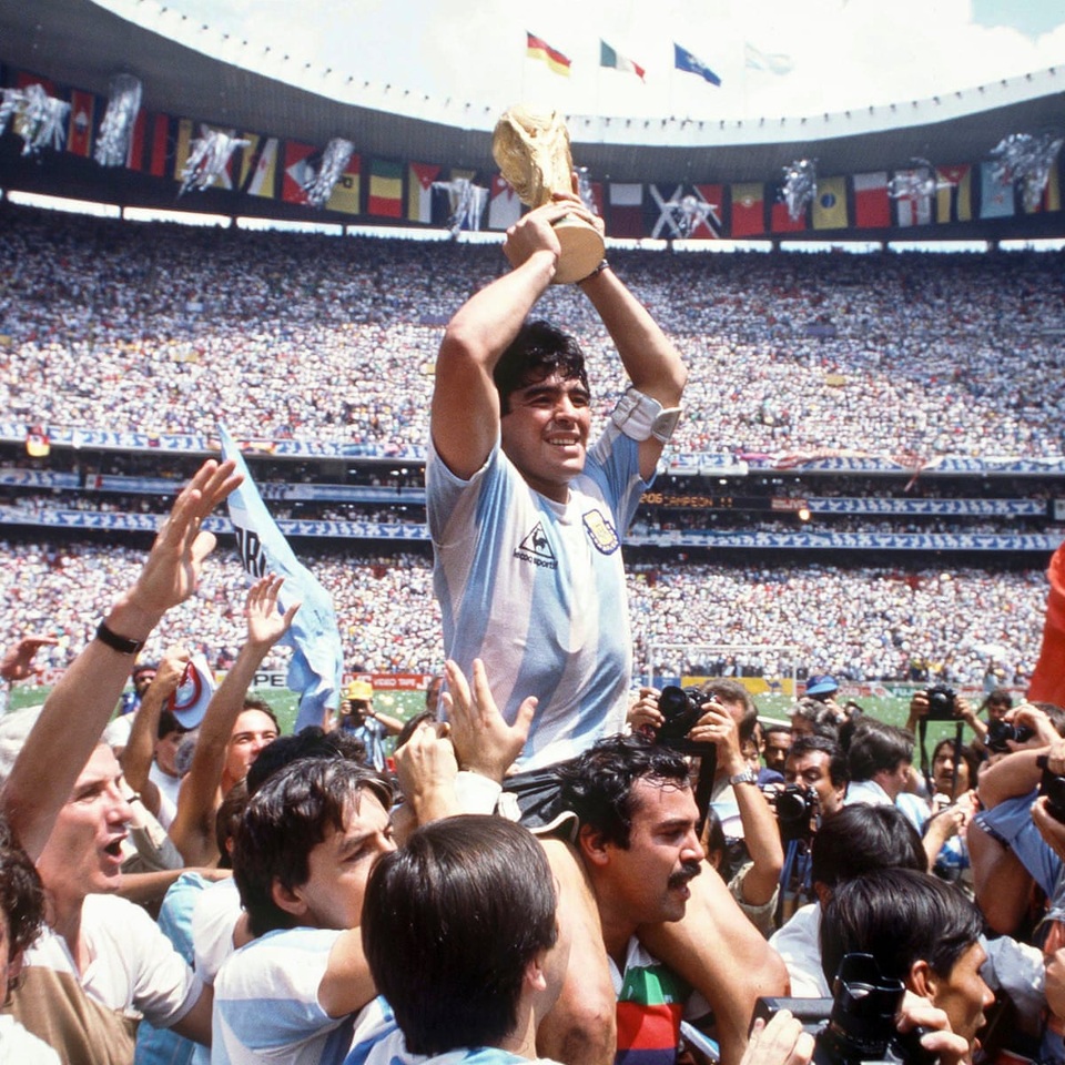 Dân mạng treo hashtag Maradona tưởng nhớ huyền thoại bóng đá Argentina - 3 Dân mạng treo hashtag Maradona tưởng nhớ huyền thoại bóng đá Argentina - 3