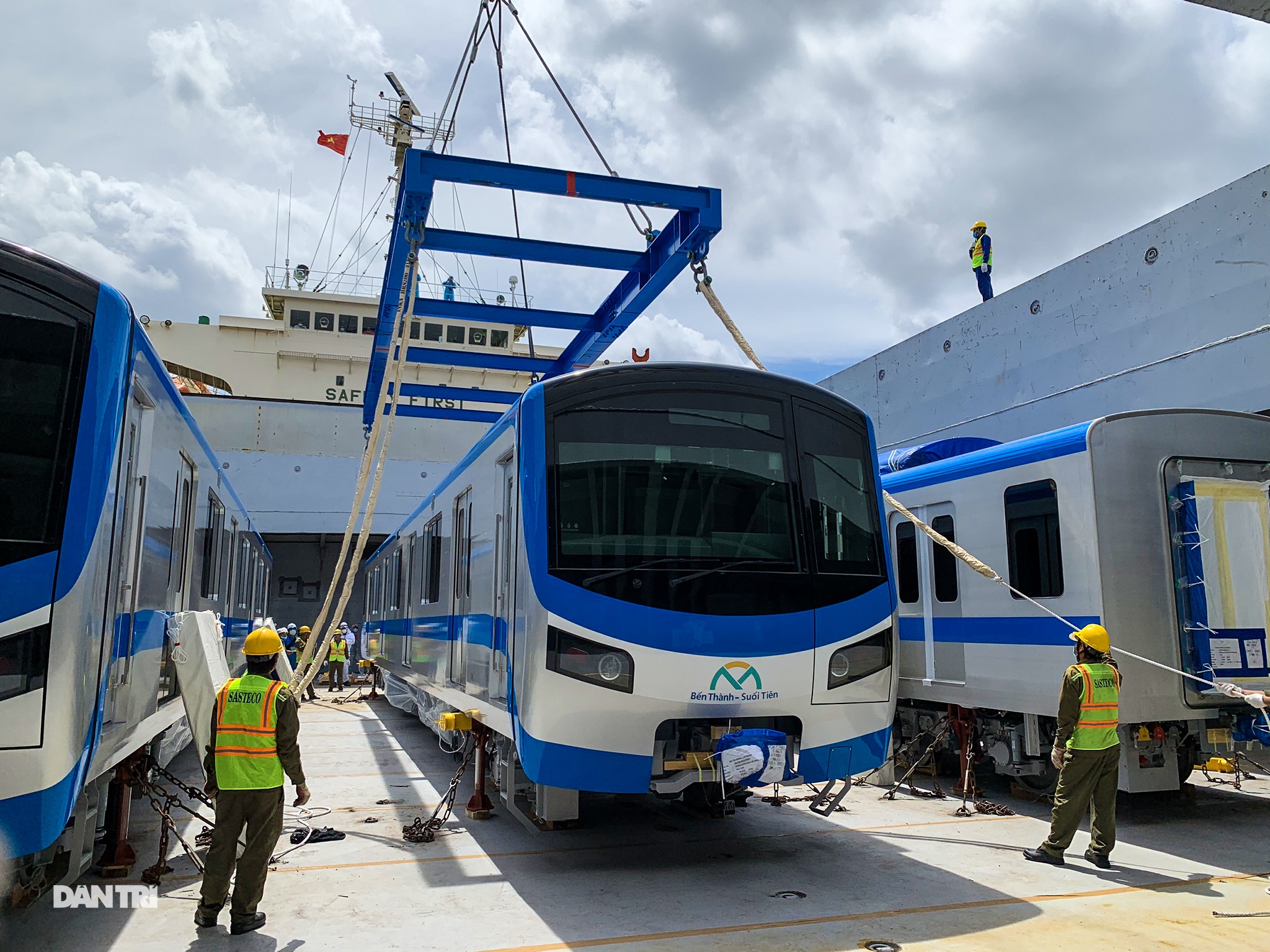 Đoàn tàu metro số 1 được xếp dỡ như thế nào? - 4 Đoàn tàu metro số 1 được xếp dỡ như thế nào? - 4