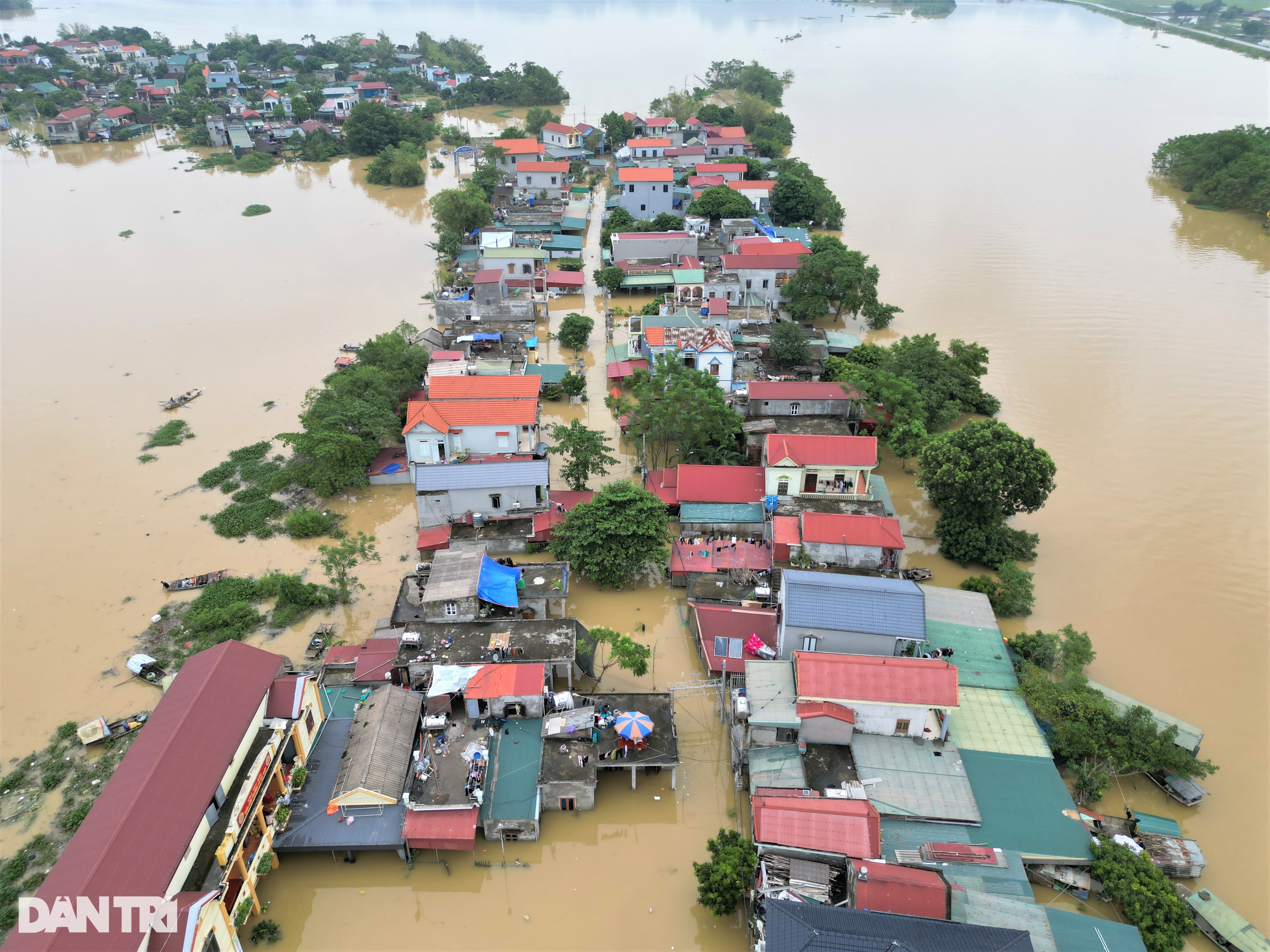 View - Toàn cảnh "cơn đại hồng thủy" cô lập hàng nghìn nhà dân ở Ninh Bình | Báo Dân trí