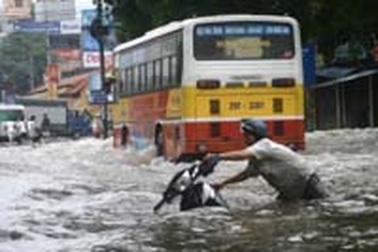 Đường ngập cần tránh trong nội thành Hà Nội