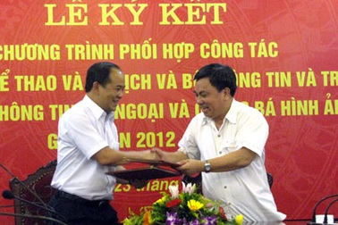 Bộ VHTT&DL và Bộ TTTT ký kết hợp tác quảng bá hình ảnh quốc gia