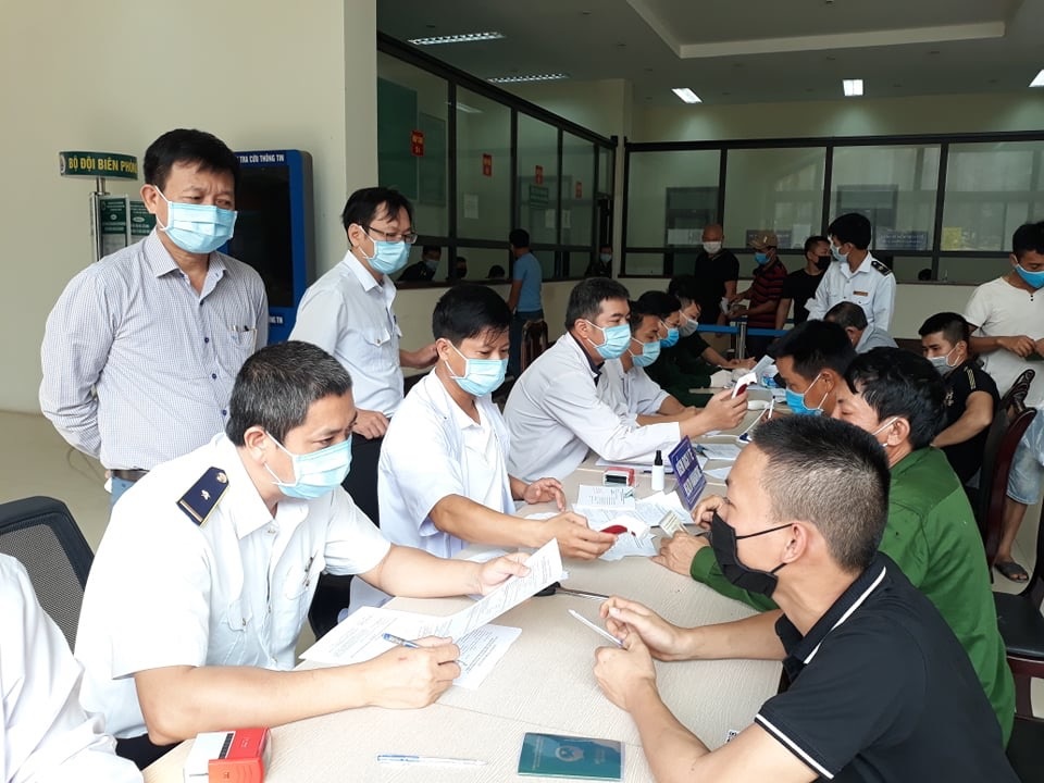 Quảng Bình: Cách ly, theo dõi y tế gần 1.200 người về từ Đà Nẵng - 1 Quảng Bình: Cách ly, theo dõi y tế gần 1.200 người về từ Đà Nẵng - 1