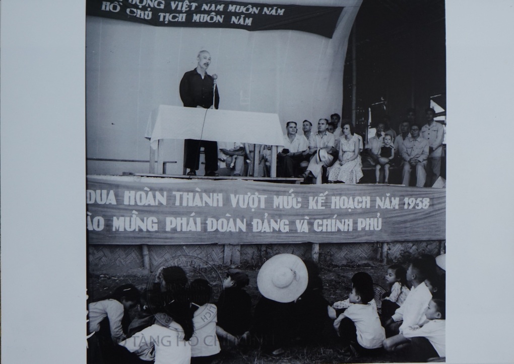Những hình ảnh tư liệu mới lần đầu trưng bày tại Nhà lưu niệm Bác Hồ - 6 Những hình ảnh tư liệu mới lần đầu trưng bày tại Nhà lưu niệm Bác Hồ - 6