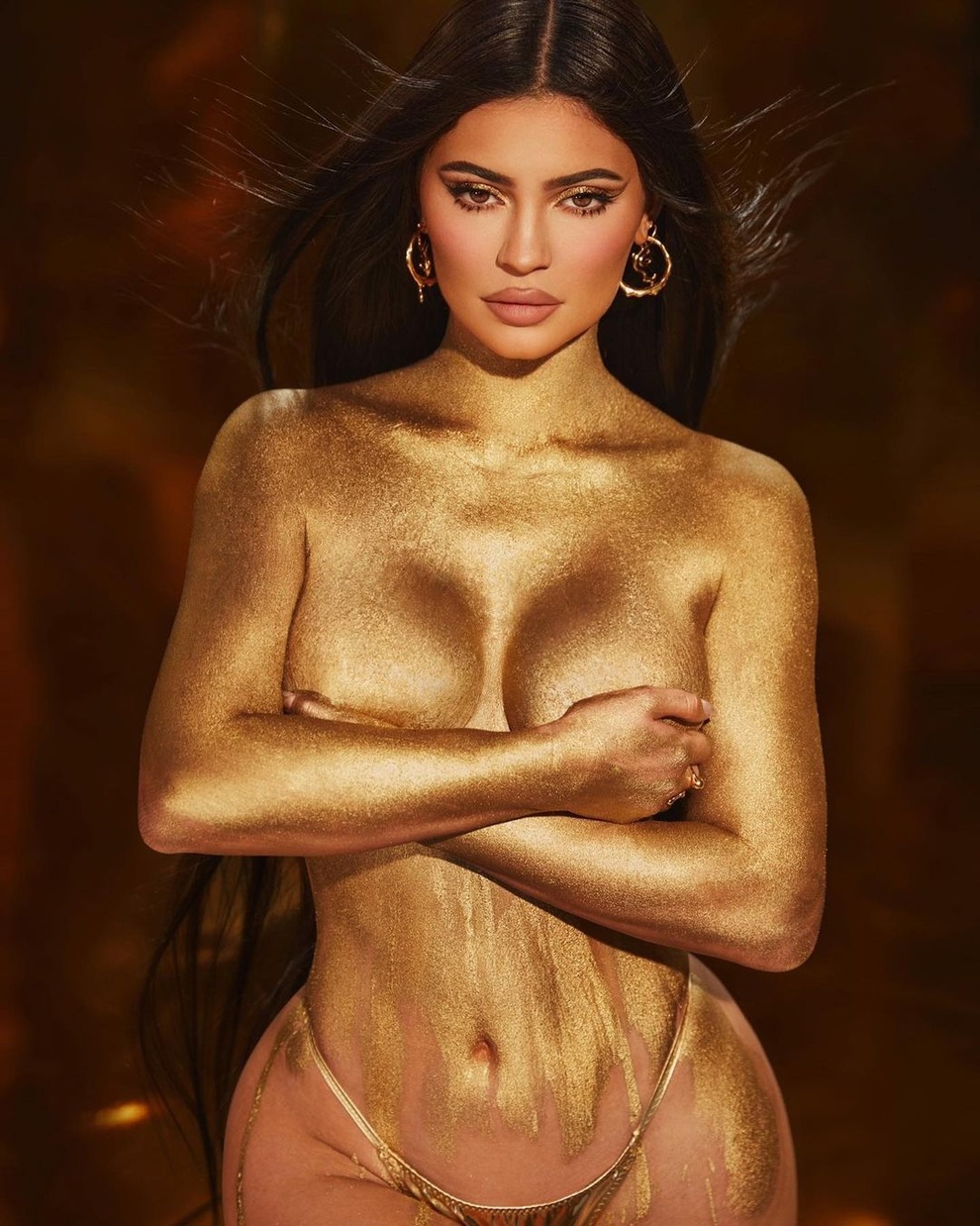 Giữa tin đồn bầu bí lần 2, Kylie Jenner đăng ảnh khoe eo thon - 4 Giữa tin đồn bầu bí lần 2, Kylie Jenner đăng ảnh khoe eo thon - 4