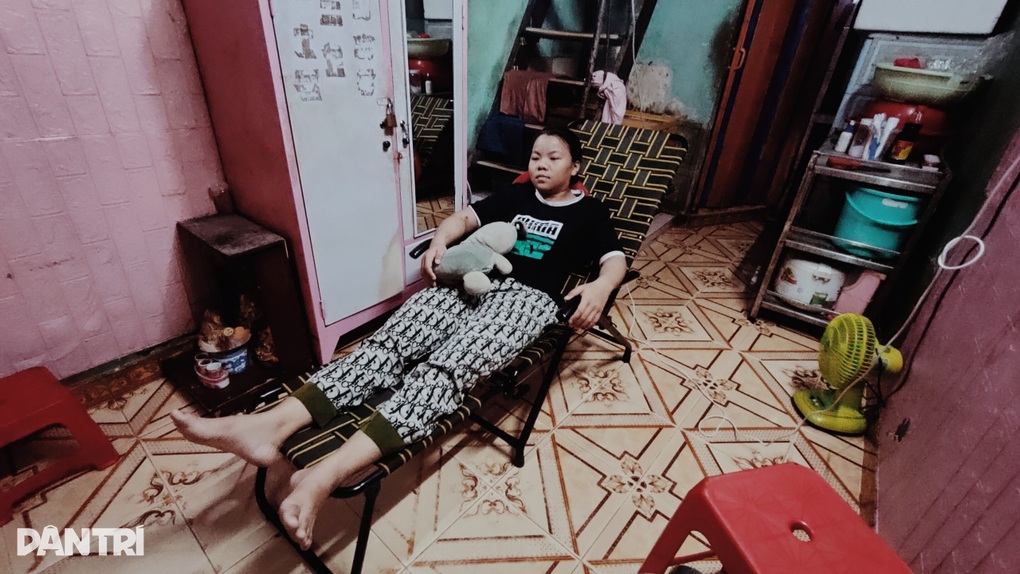 Cô bé số khổ, mẹ bỏ rơi từ nhỏ, một mình chống chọi với bệnh tật - 2 Cô bé số khổ, mẹ bỏ rơi từ nhỏ, một mình chống chọi với bệnh tật - 2